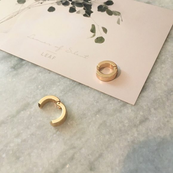 2-Piece Minimalist Gold Ear Cuff - Picture 5 of 7